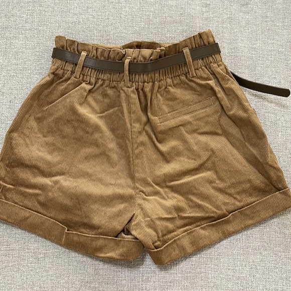 CIDER High waisted shorts with belt - Picture 2 of 4